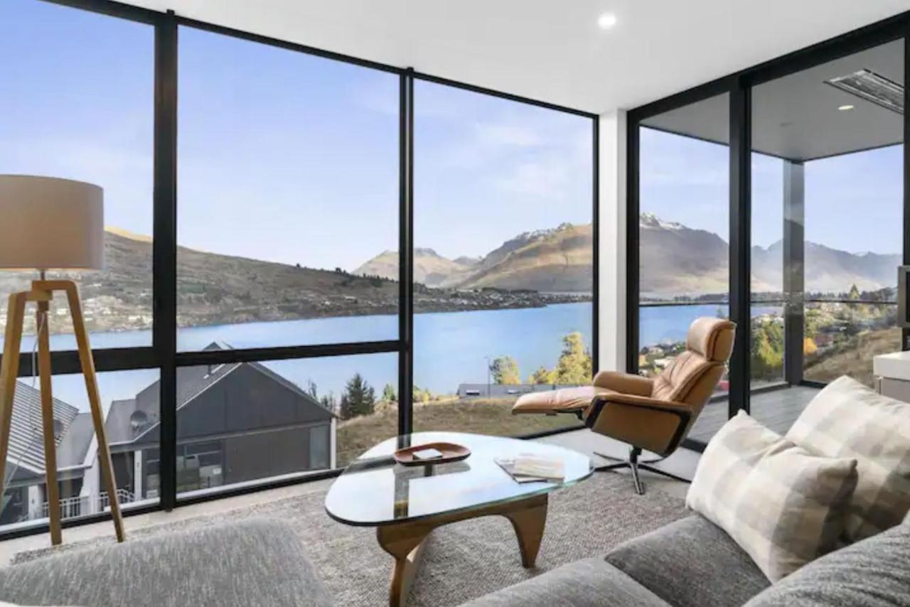 Apartment with Lake View