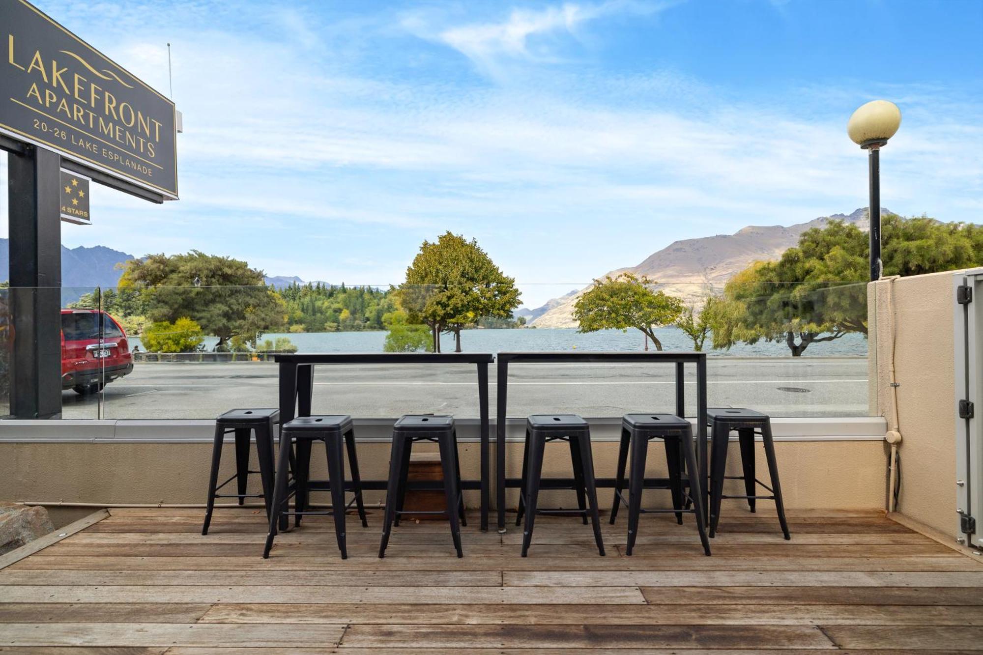Three-Bedroom Apartment with Lake View