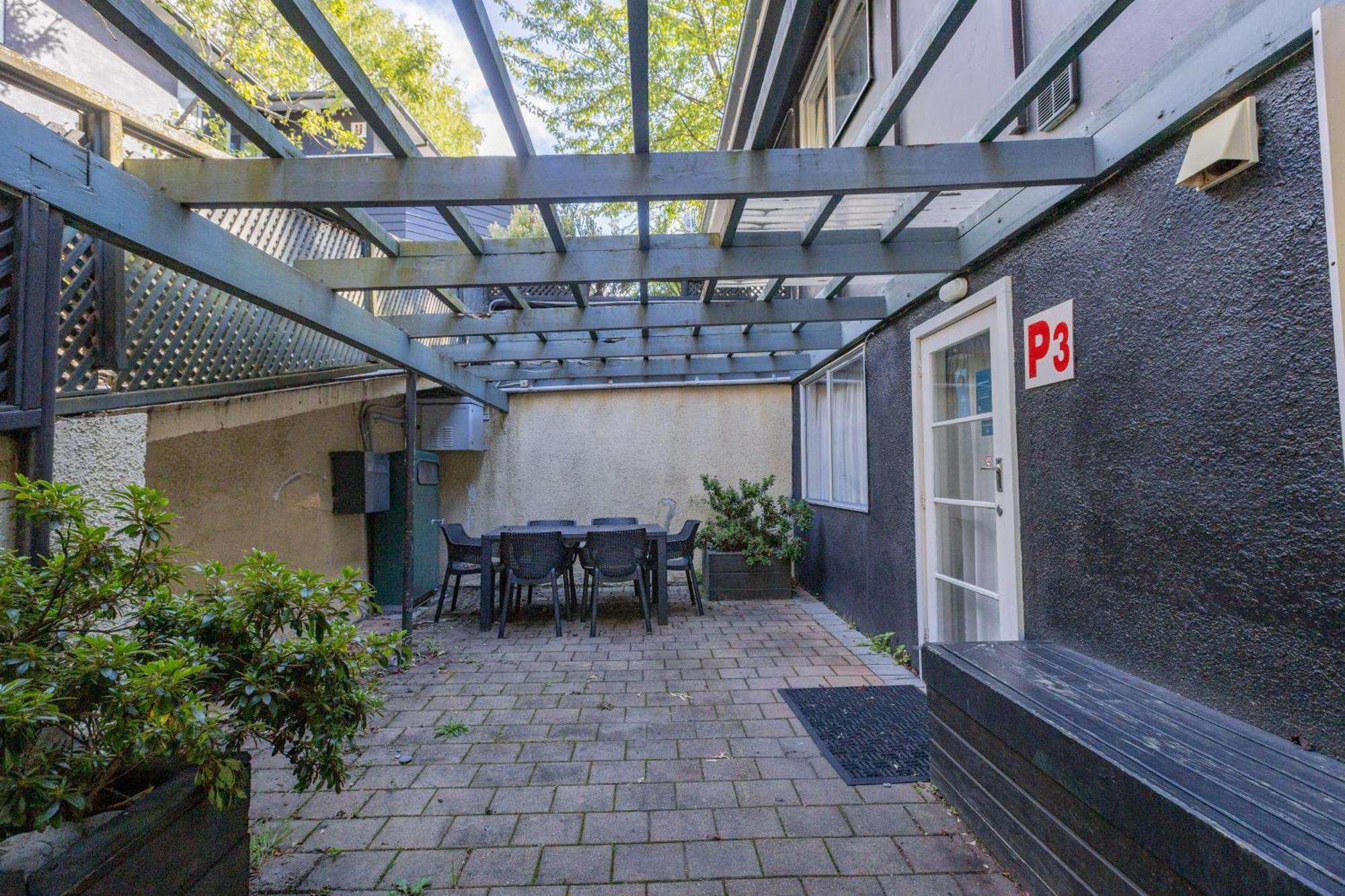 Studio (4 Adults)