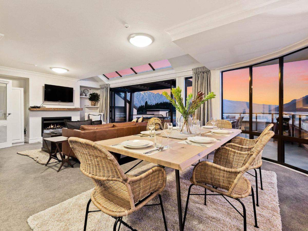 Apartment with Lake View