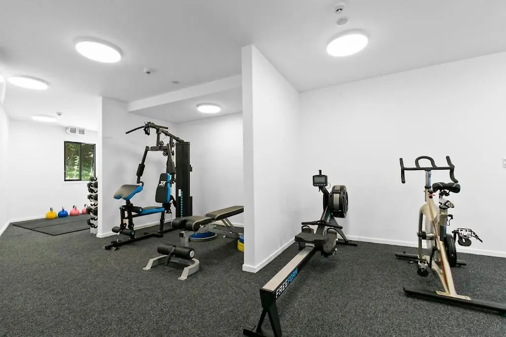 Alex Apt With Onsite Gym And Walk To Town-1