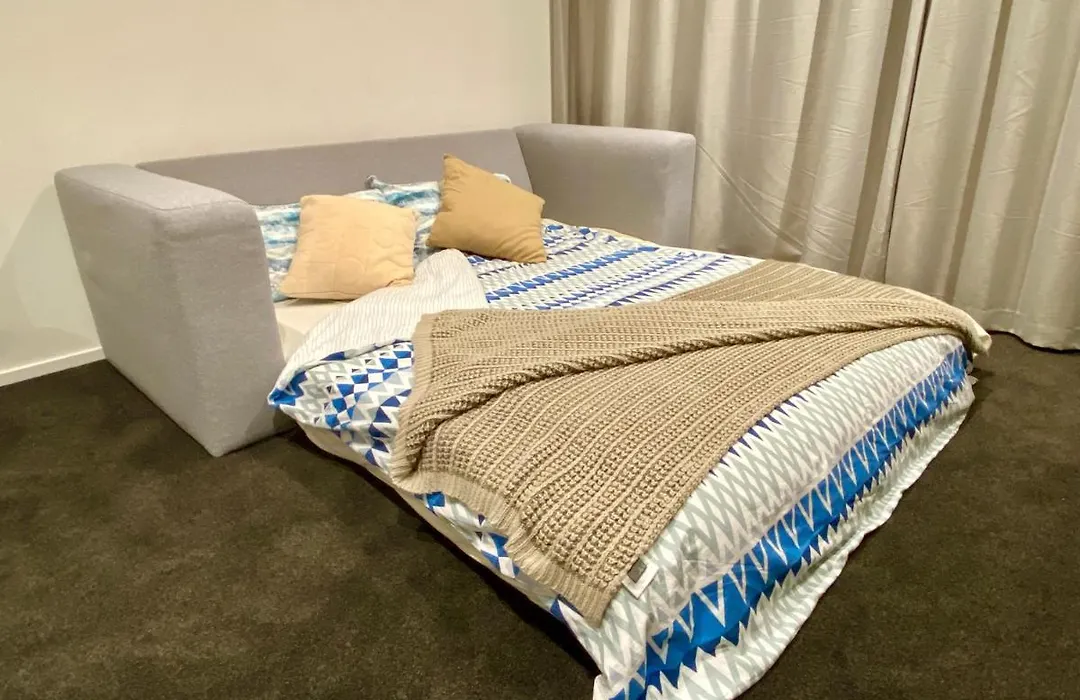 Modern 2-Bedroom Apartment 7-Mins Walk To Queenstown-1