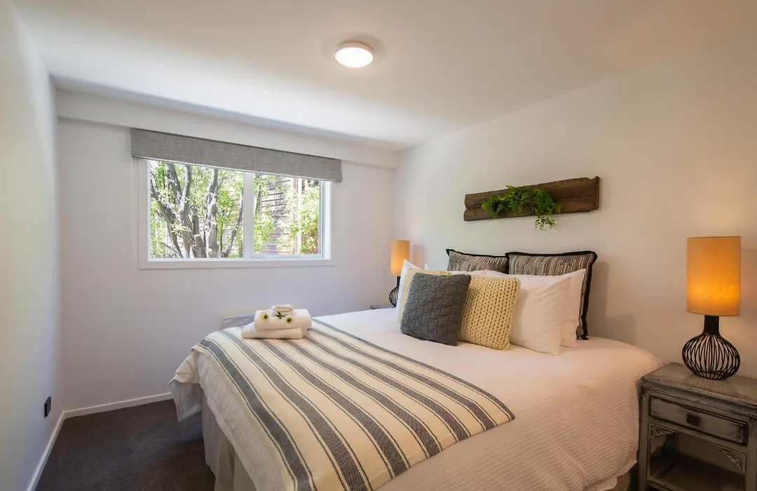 Hillside Villa 1- Walk To Town- Ac- Free Parking-1