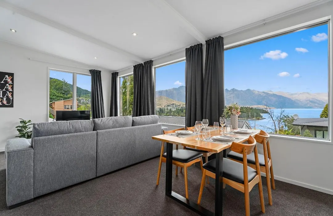 Central 2 Bedroom Apartment Lake Views-1
