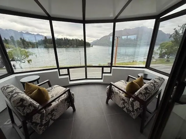 Queenstown House Lakeside-1