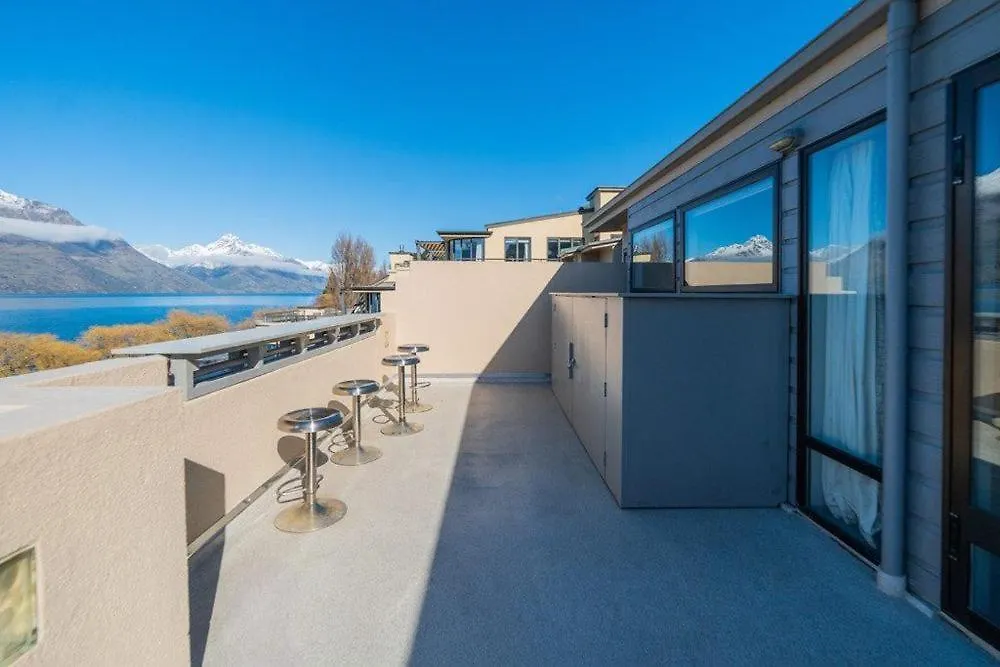 Lakefront Luxury Penthouse Central Queenstown-1
