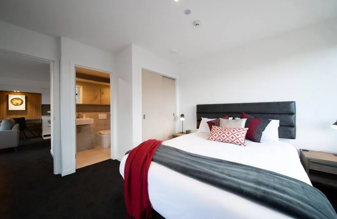 Modern Apartment With Mountain Views-Free Parking-1