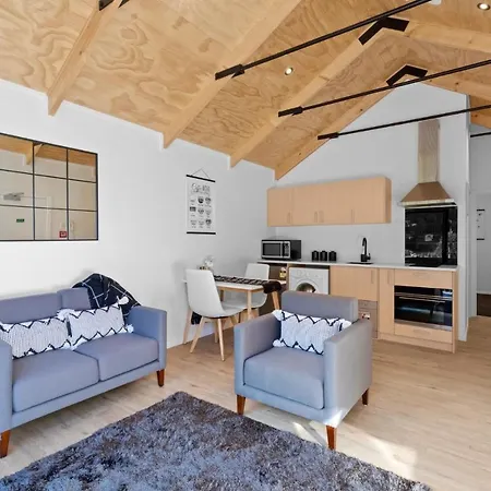 Alex Apt With Onsite Gym And Walk To Town-3
