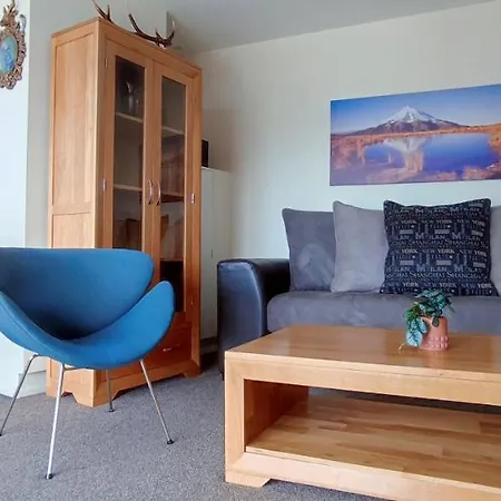 Cosy Lakeview Apartment-3