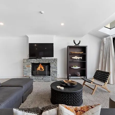 Beacon Lakeside Luxury 908 - 3 Bedroom-2