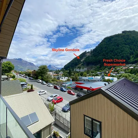 Modern 2-Bedroom Apartment 7-Mins Walk To Queenstown-2