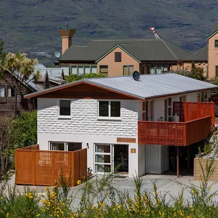 Hillside Villa 2- Walk To Town- Ac- Free Parking-3