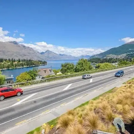Luxury Lakeview 2 Bedroom Apartment-3
