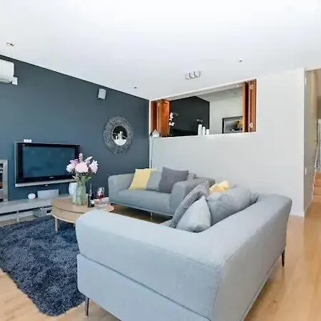 Luxury Lakeview 2 Bedroom Apartment-2