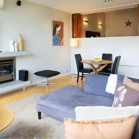 Stunning Lakeview 1 Bedroom Apartment-2