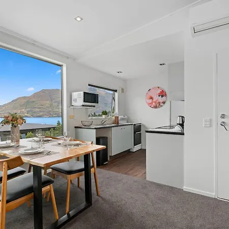 Central 2 Bedroom Apartment Lake Views-2