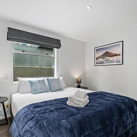 Central 2 Bedroom Apartment Lake Views-3