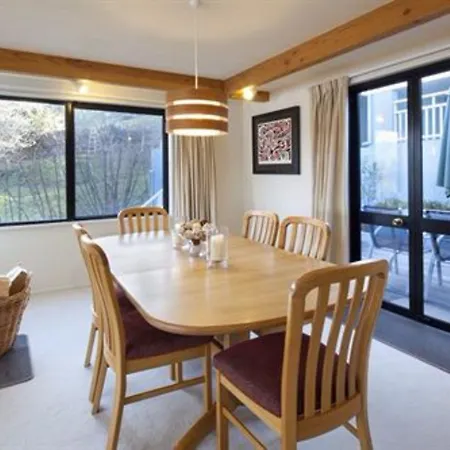 Spinnaker Bay Apartments-3