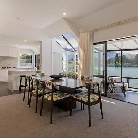 Queenstown House Lakeside-2