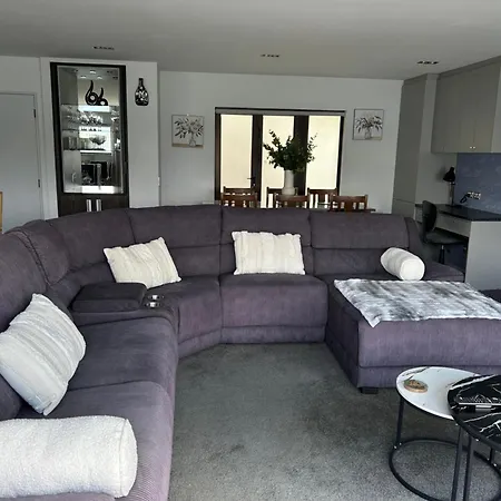 Lakefront Luxury Penthouse Central Queenstown-2