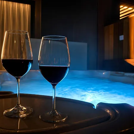 Luxurious 1Br Mountain Retreat With Spa Pool-2