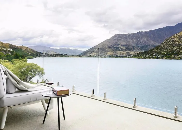 'Lakelife' Lake Front Apartment Queenstown