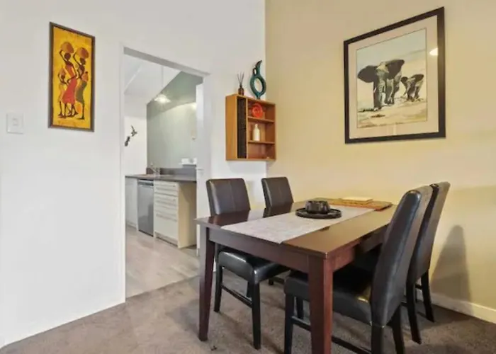 Fantastic Views, Close To Town 2 Bedroom Apartment Queenstown