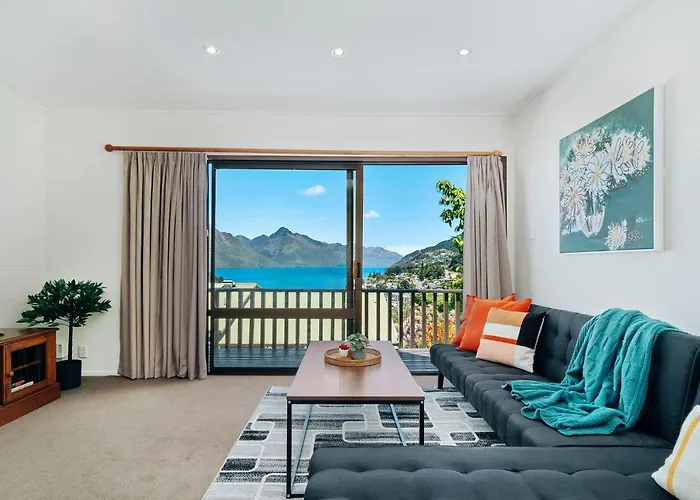 Town Centre Location With Stunning View - Unit 1 Apartment Queenstown