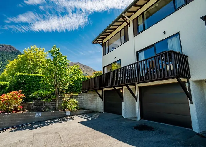 Town Centre Location With Stunning View - Unit 1 Apartment Queenstown
