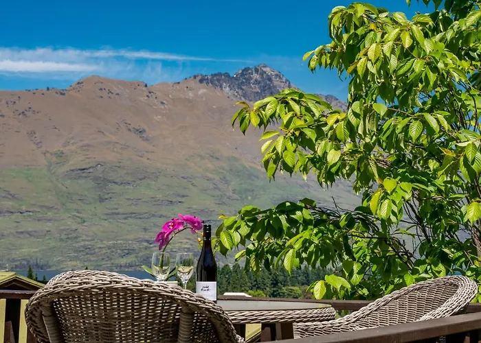 Town Centre Location With Stunning View - Unit 1 Apartment Queenstown