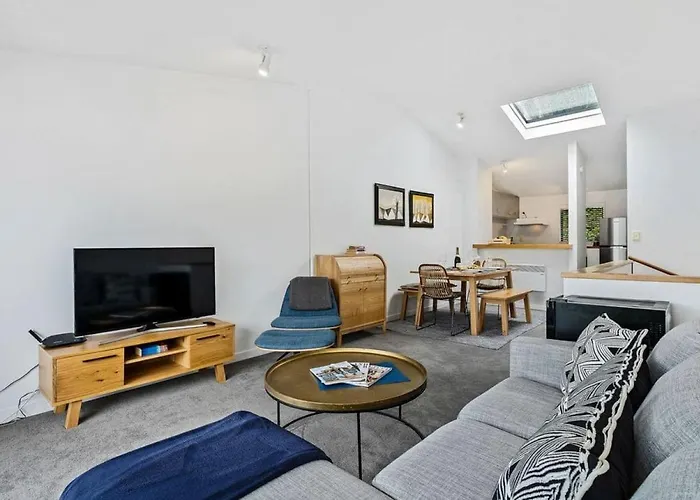 Misty Lakes - Lakefront Apartment Queenstown