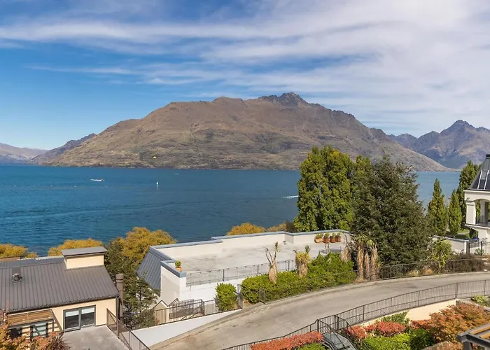 Beacon Lakeside Luxury 908 - 3 Bedroom Queenstown