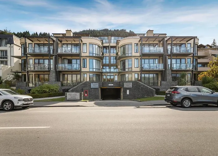 Beacon Lakeside Luxury 908 - 3 Bedroom Queenstown