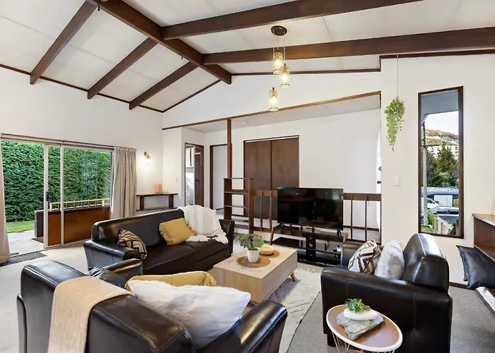 Character Retro Family Home In Queenstown