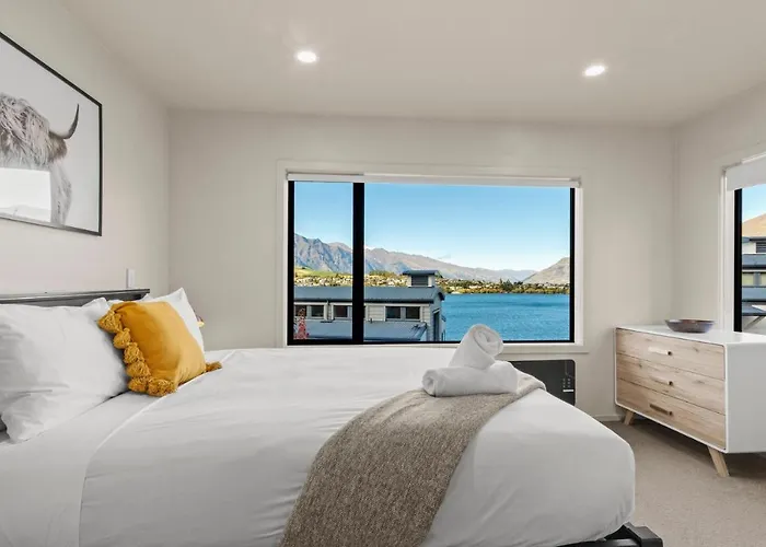 Scenic And Relaxing Lakefront Apartment Queenstown
