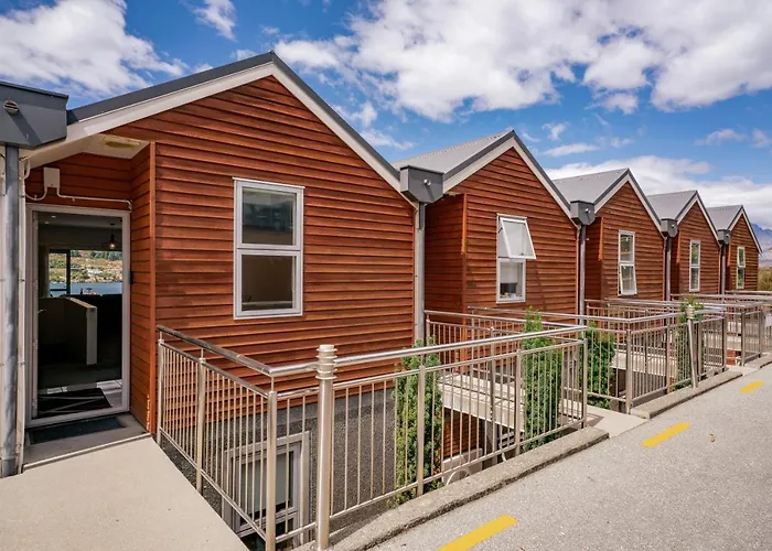 Lakefront Living - 2 Bedroom Aptmt In Alpine Village Queenstown