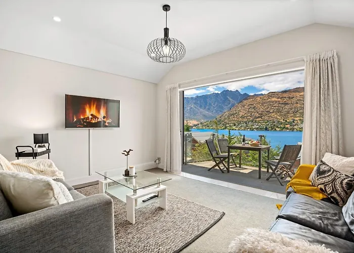 Lakefront Living - 2 Bedroom Aptmt In Alpine Village Queenstown