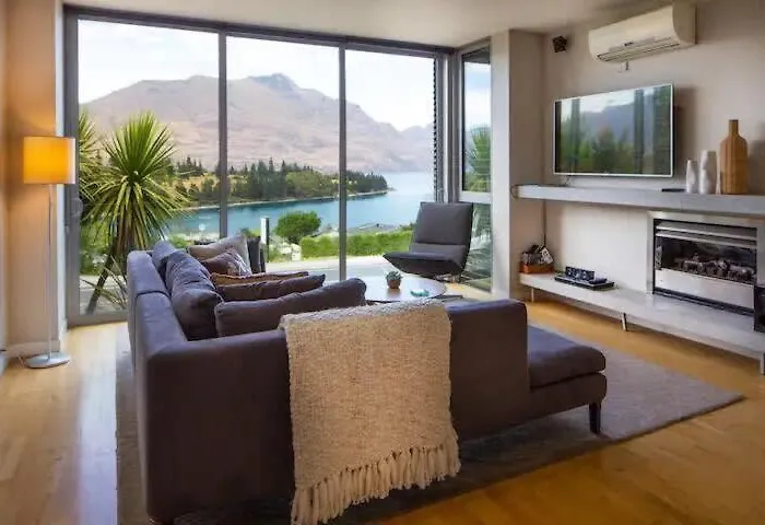 Stunning Lakeview 1 Bedroom Apartment Queenstown