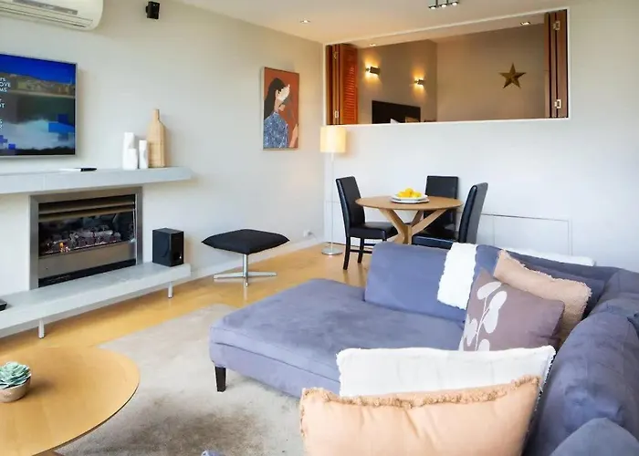 Stunning Lakeview 1 Bedroom Apartment Queenstown