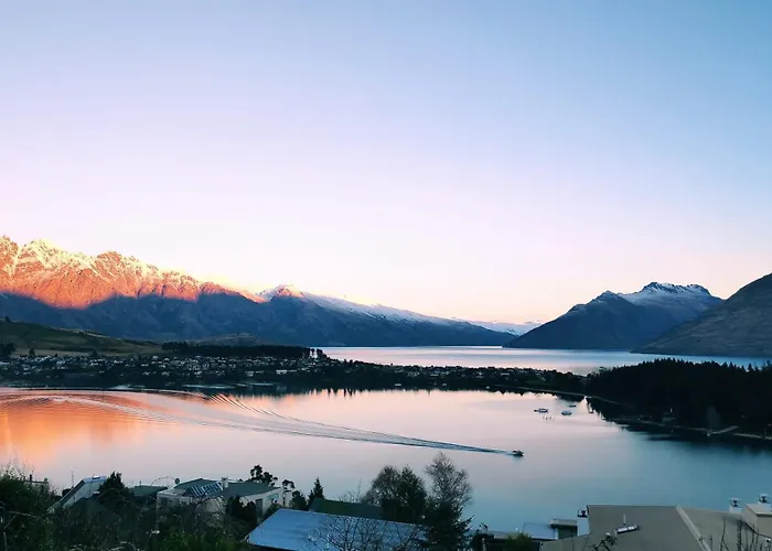 Panorama Retreat - Lake Views - Spa Pool Queenstown