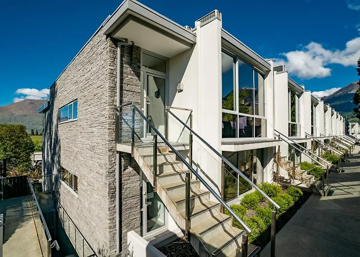 Modern Executive Living In Pounamu Queenstown