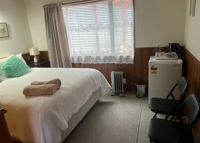 Affordable Double Room Walking Distance To Town Queenstown