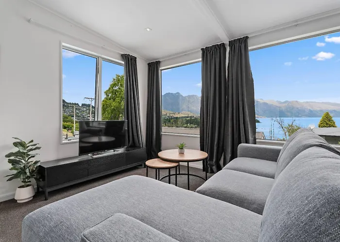 Central 2 Bedroom Apartment Lake Views Queenstown