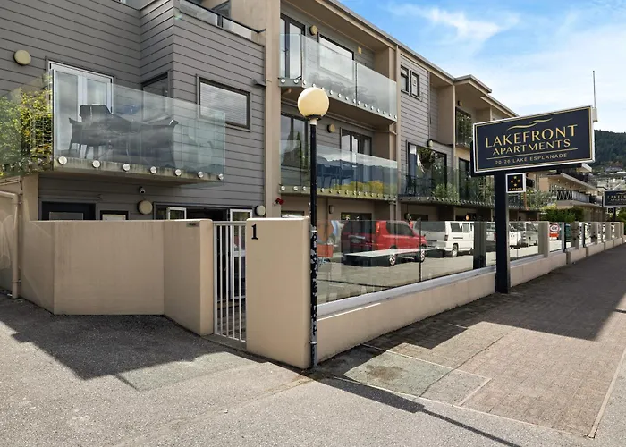 Spectacular Lakefront Apartment Queenstown