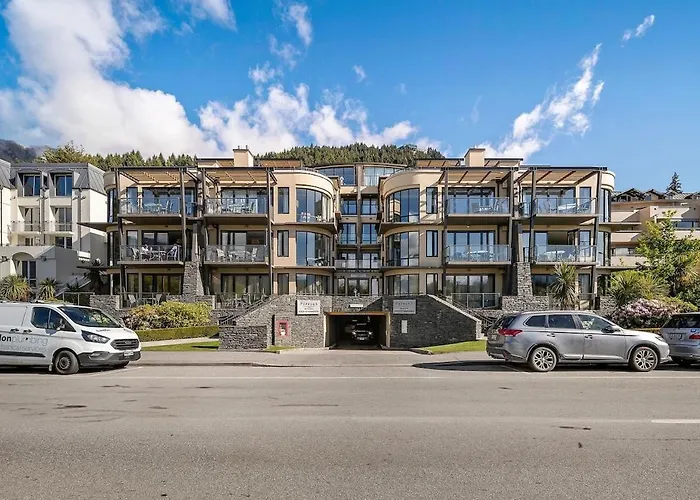 Central Queenstown Garden Apt Just Steps To Town