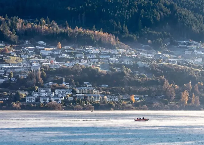 Lakeside Escape Queenstown