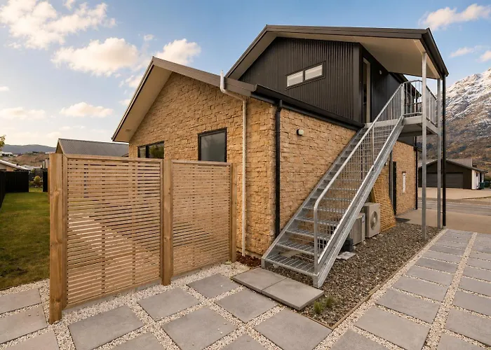 The Headley Loft, Mountain View Retreat Apartment Queenstown