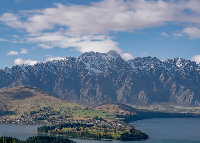 Awesomely Ambient Queenstown Home
